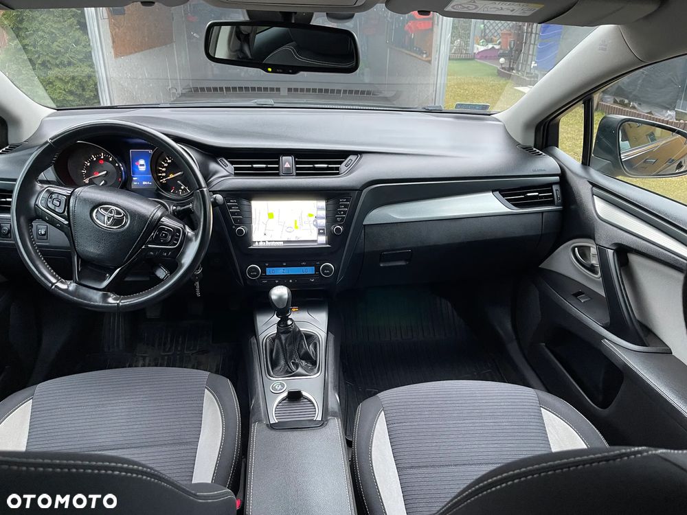 Toyota Avensis 1.8 Premium - 9