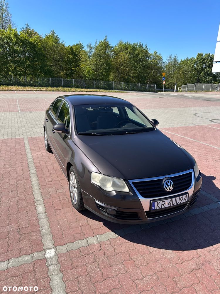 Volkswagen Passat - 1