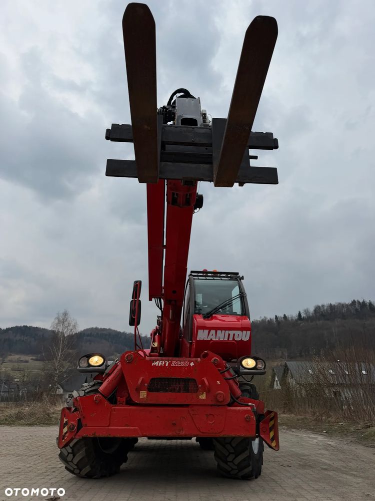 Manitou MRT2150+PRIVILEGE Ładowarka teleskopowa 4x4 ROTO 21metrów. Bez AdBLUE bez DPF. udźwig 5ton jak Nowa z Norwegii 4900mtg. 2015rok. Obrót pełny. Zero luzów wycieków. Zadbana maszyna z Fermy Norweskiej. Silnik 160 Km. AUTEC zdalne sterowanie. Ani deka luzów czy wycieków. Opony jak Nowe. Pełny Oryginał. Niski przebieg. Stabilizatory. Zamki na tłokach. OKAZJA - 39