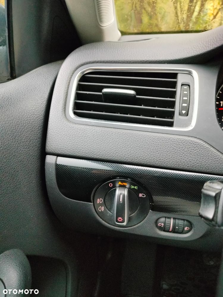 Volkswagen Jetta 1.6 TDI Comfortline - 15