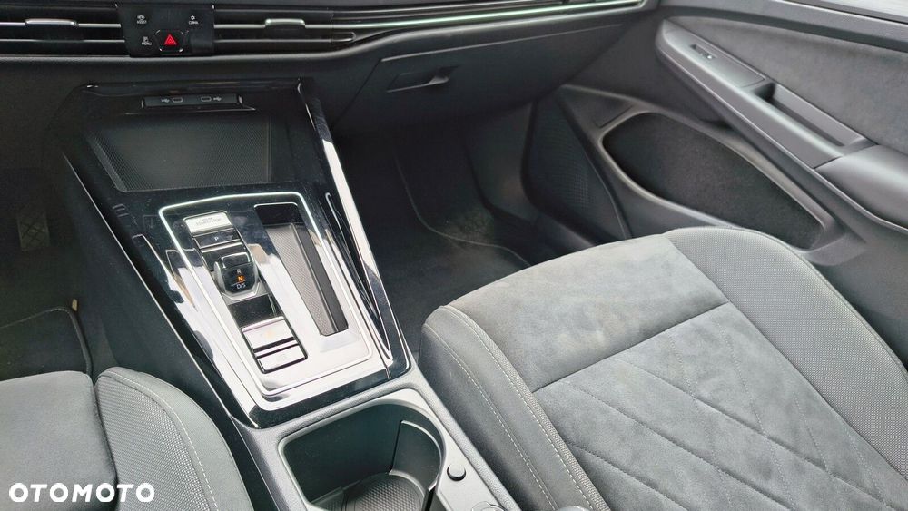 Volkswagen Golf 1.5 eTSI EVO Style DSG - 28