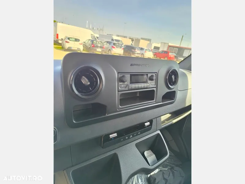 Mercedes-Benz Sprinter - 12