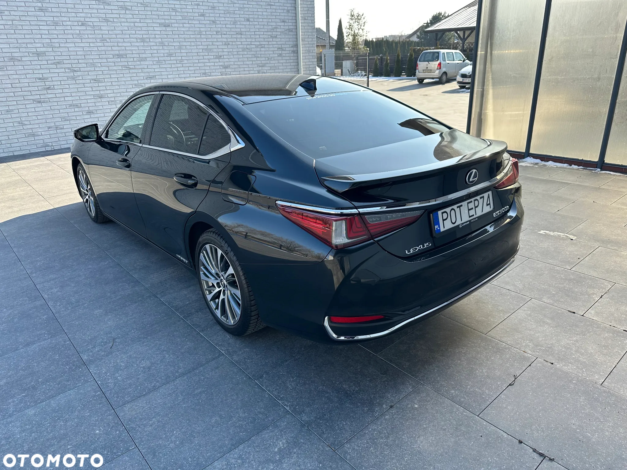 Lexus ES 300h Business Edition + - 4