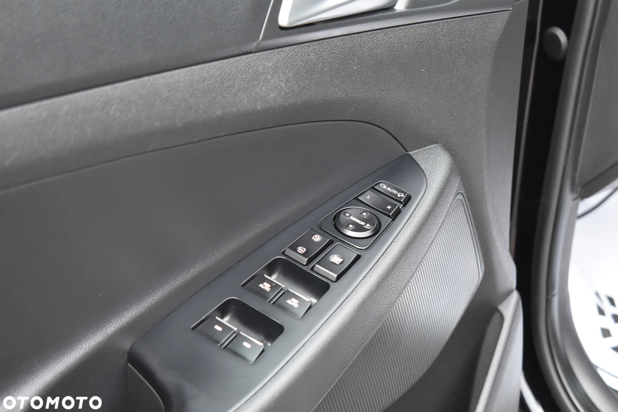 Hyundai Tucson 1.6 CRDi 48V-Hybrid 2WD DCT Trend - 23