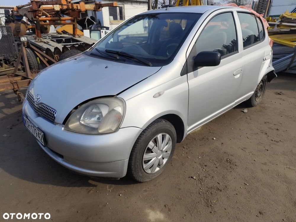 toyota yaris I fotel kanapa deska kokpit podsufitka boczek podłokietnik licznik panel szyb stacyjka - 1