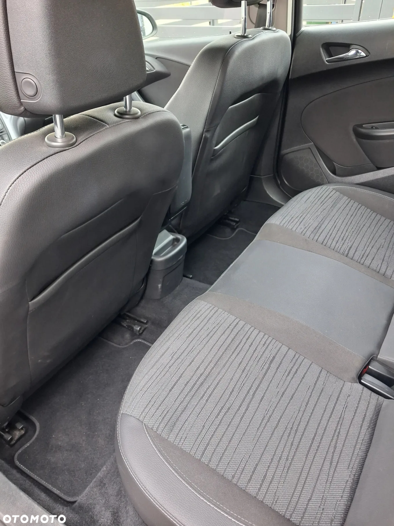 Opel Astra IV 1.4 T Business EU6 - 4