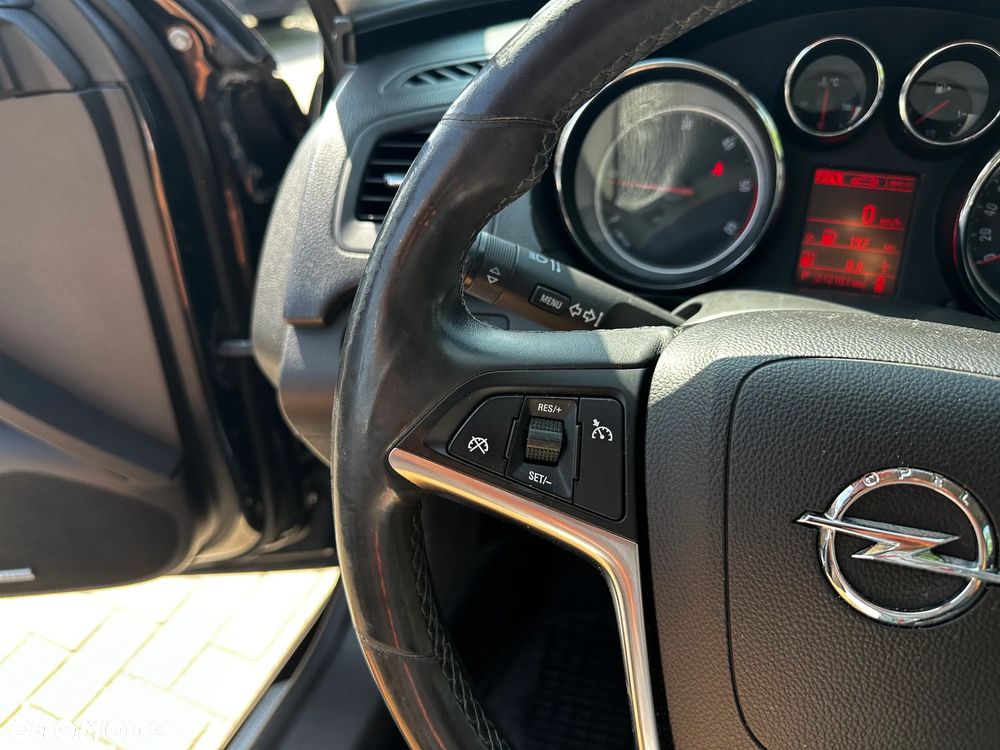 Opel Insignia - 10