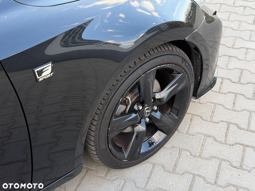 Lexus IS 300h Business Edition - 18