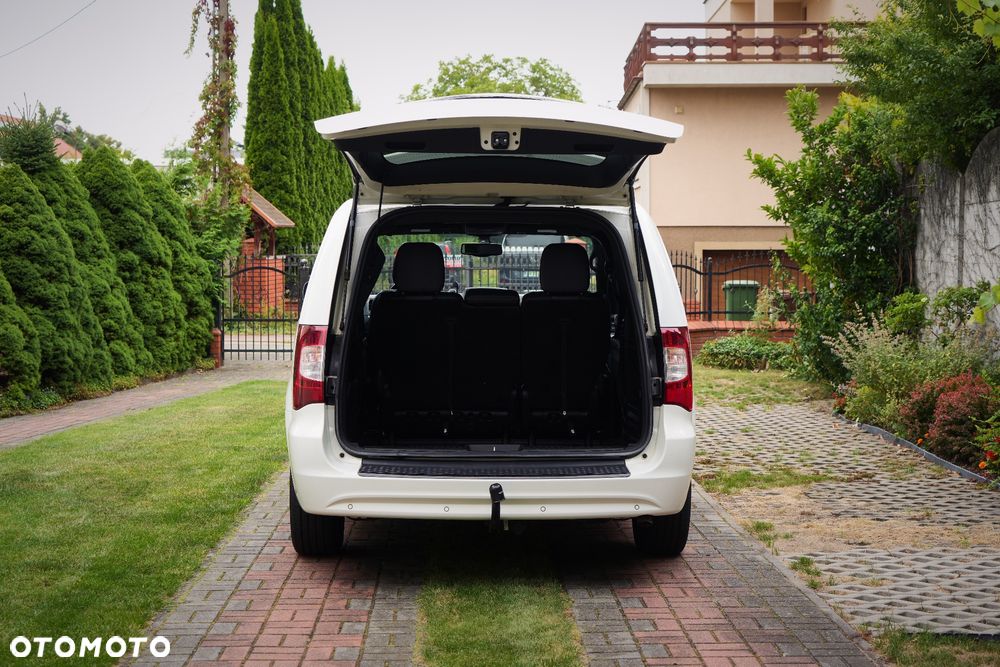 Chrysler Town & Country - 13
