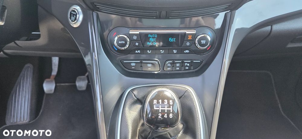 Ford Kuga 1.5 EcoBoost 2x4 Titanium - 18