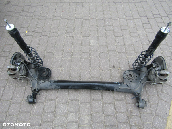 BELKA ZAWIESZENIA TYŁ TOYOTA YARIS IV 20 24