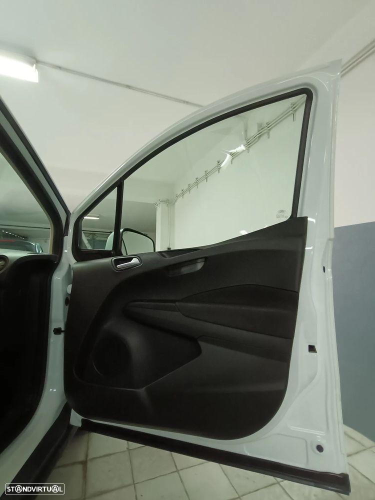 Ford Courier - 18