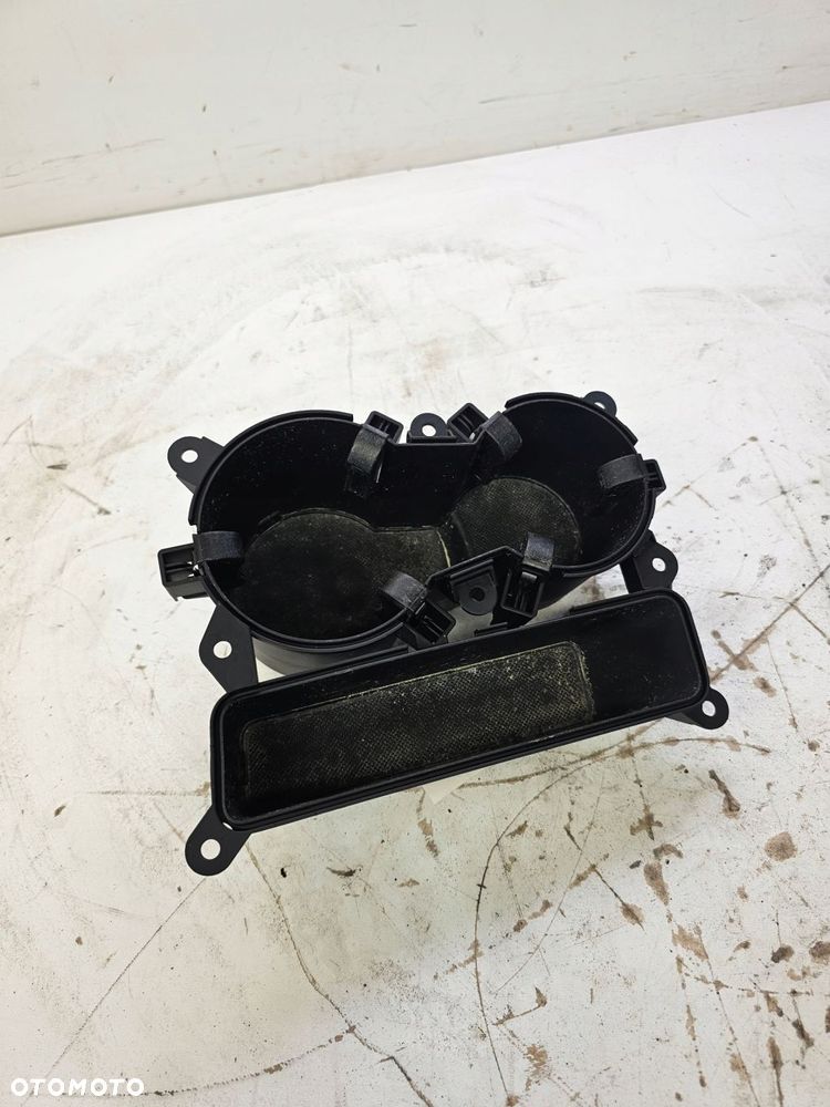 UCHWYT SCHOWEK NA KUBKI AUDI A4 B8 8K0862533 - 2