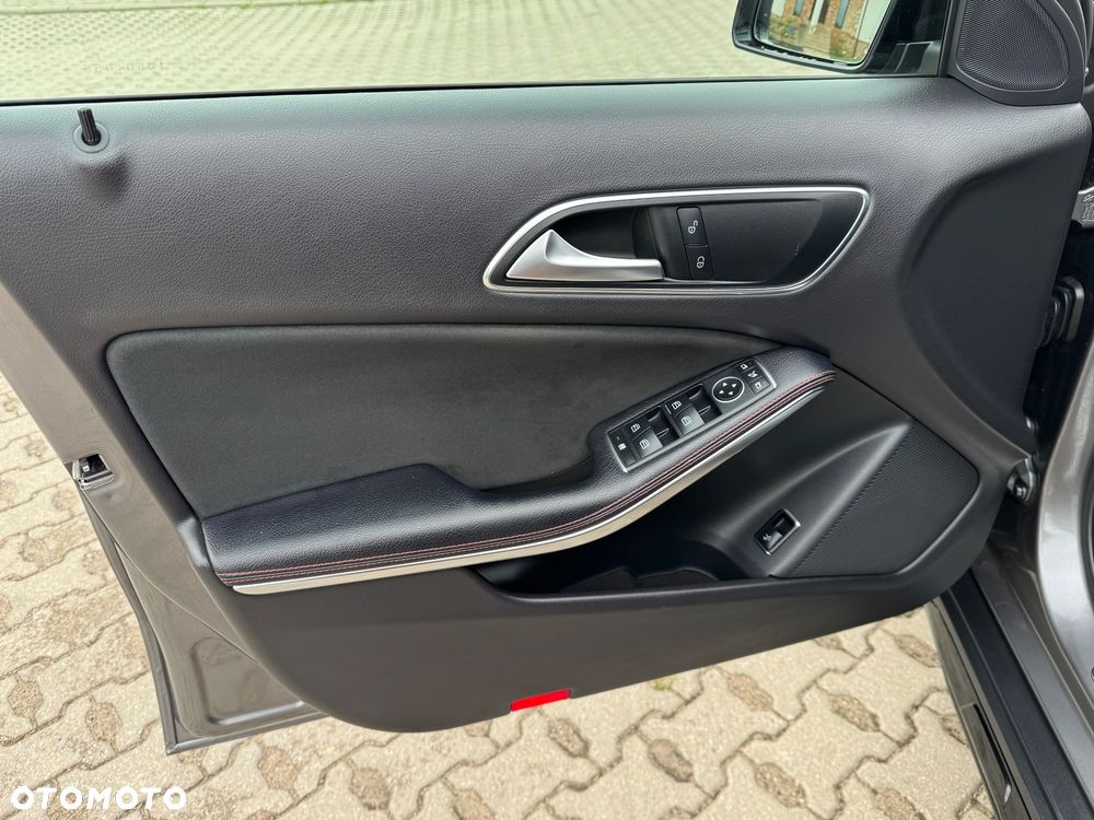 Mercedes-Benz GLA - 34