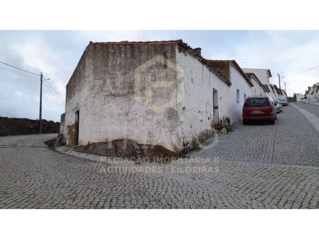 Casa de Gaveto ( 2 frentes) para Recuperar - Vila de Barrancos - Grande imagem: 2/22