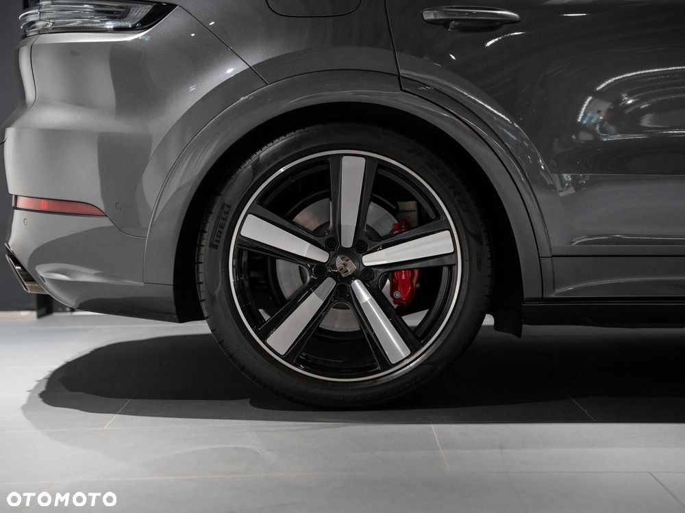 Porsche Cayenne Turbo E-Hybrid PHEV - 8