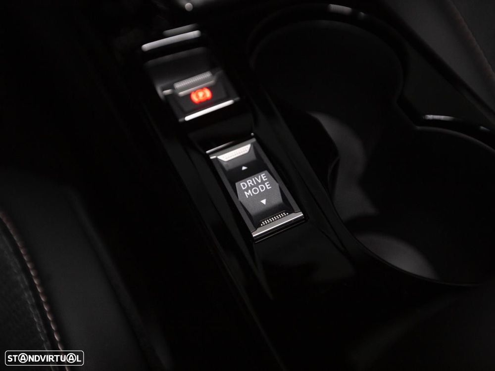 Peugeot 2008 1.2 PureTech Allure EAT8 - 28