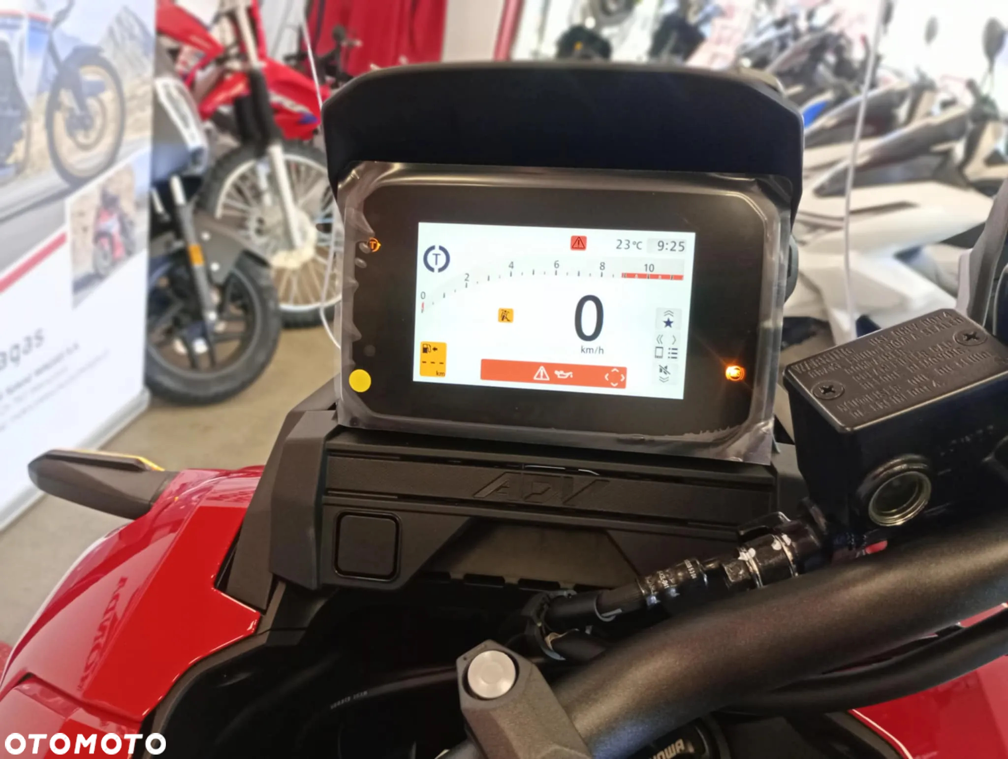 Honda ADV350 - 7