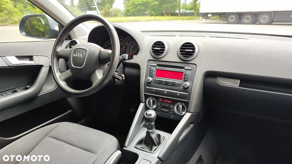 Audi A3 Sportback 1.6 Attraction - 28