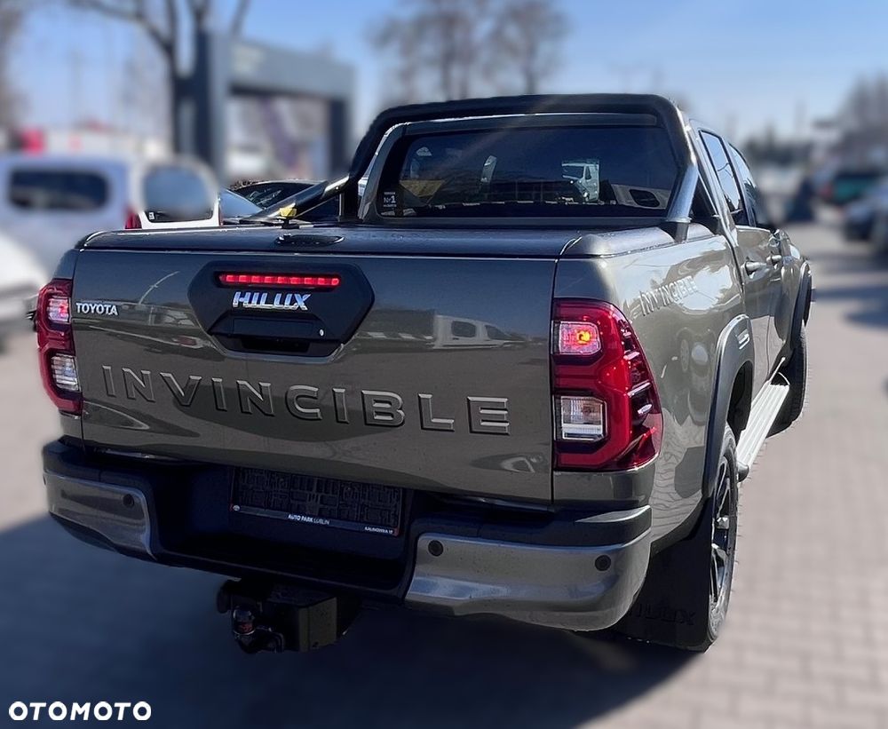 Toyota Hilux - 10