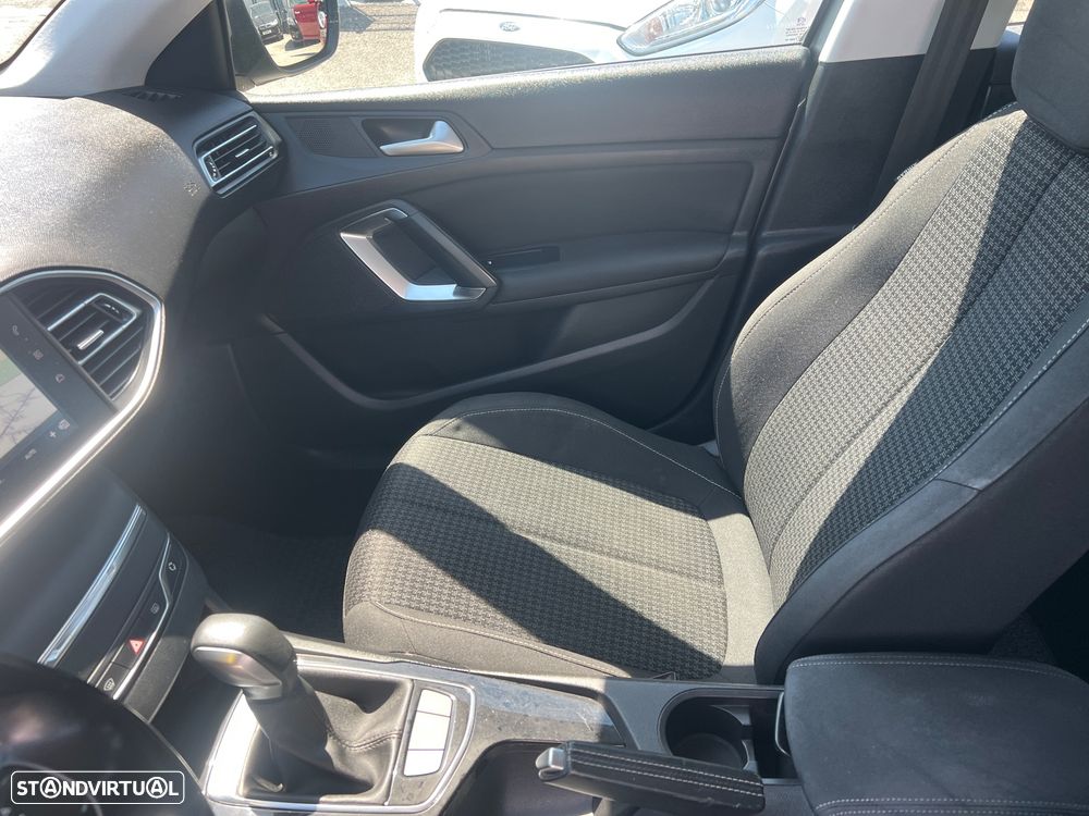 Peugeot 308 SW BlueHDi 120 EAT6 Stop & Start Allure - 28