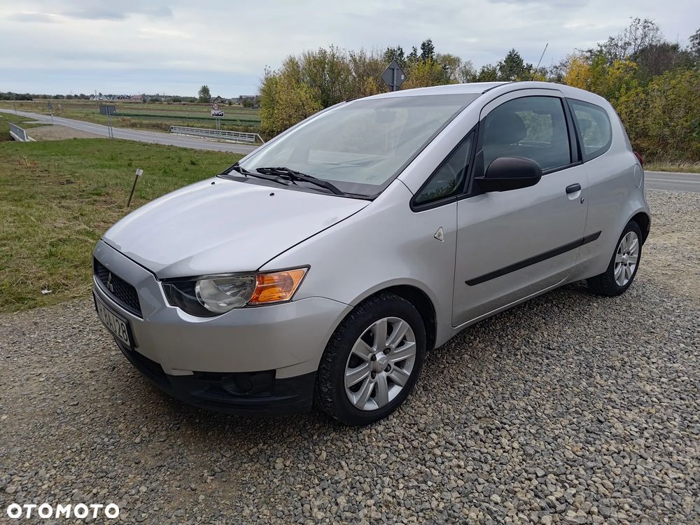 Mitsubishi Colt 2010 photo 2