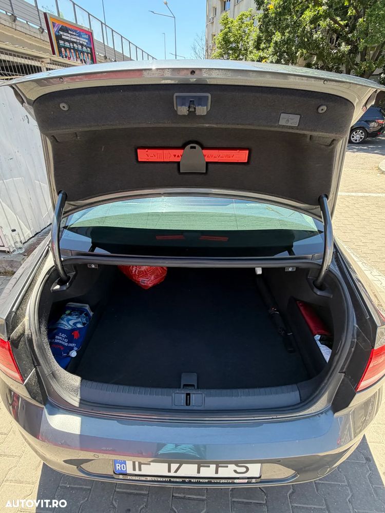 Volkswagen Passat - 10