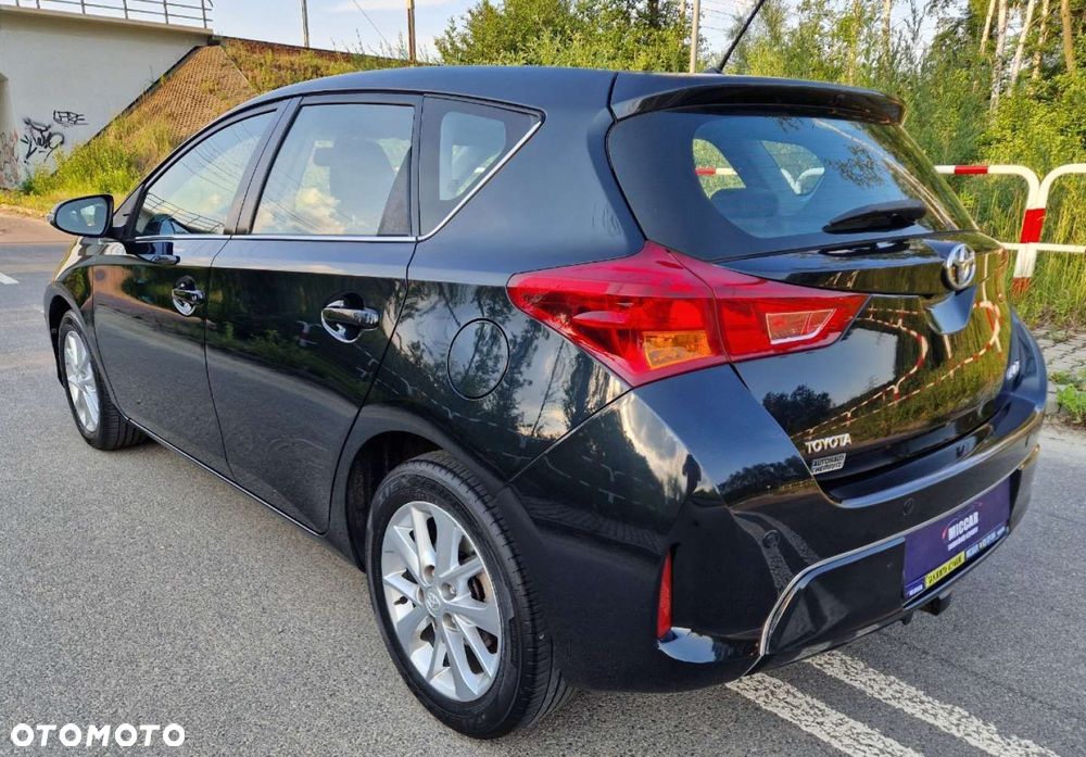 Toyota Auris 1.6 Executive - 6