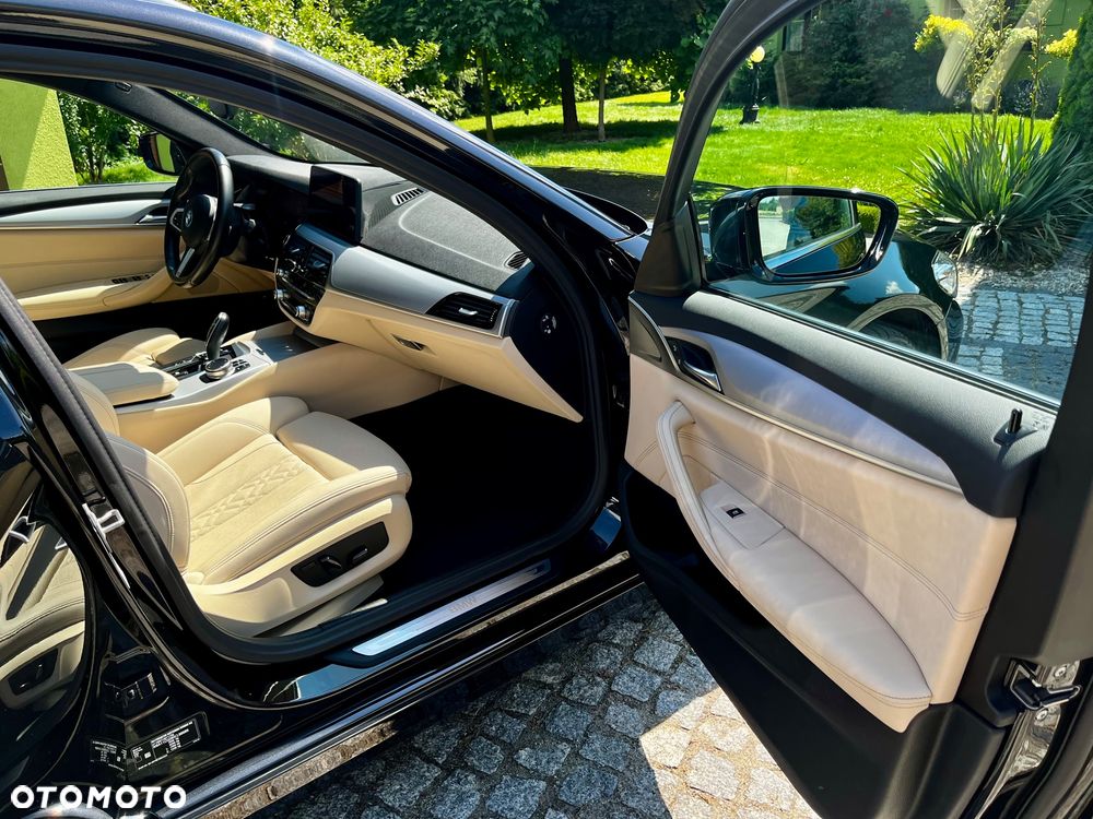 BMW Seria 5 ver-530e - 24