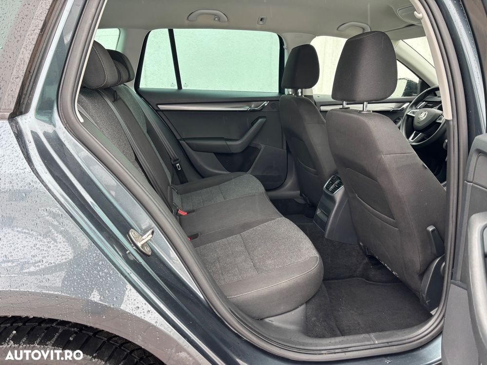 Skoda Octavia Combi 2.0 TDI DSG Soleil - 10