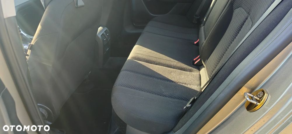 Volkswagen Passat - 6