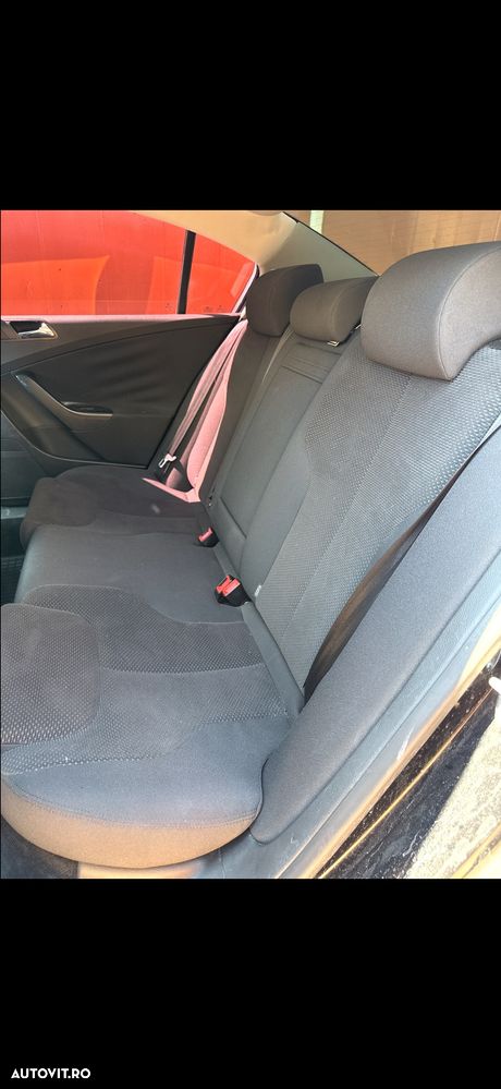 Volkswagen Passat 1.6 FSI Comfortline - 8