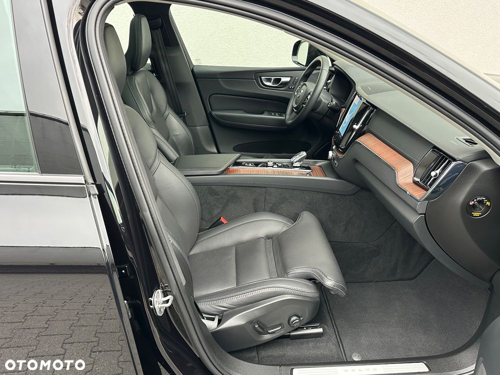 Volvo XC 60 B4 D AWD Geartronic RDesign - 24