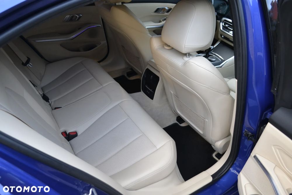 BMW Seria 3 330i xDrive M Sport sport - 37