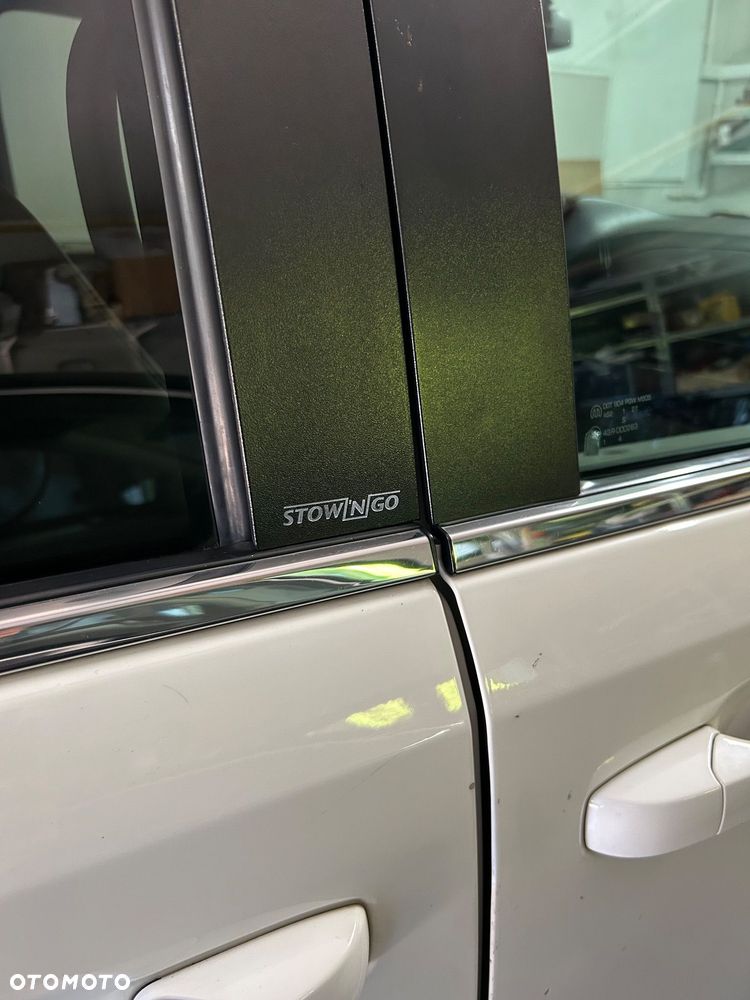 Chrysler Town & Country - 25