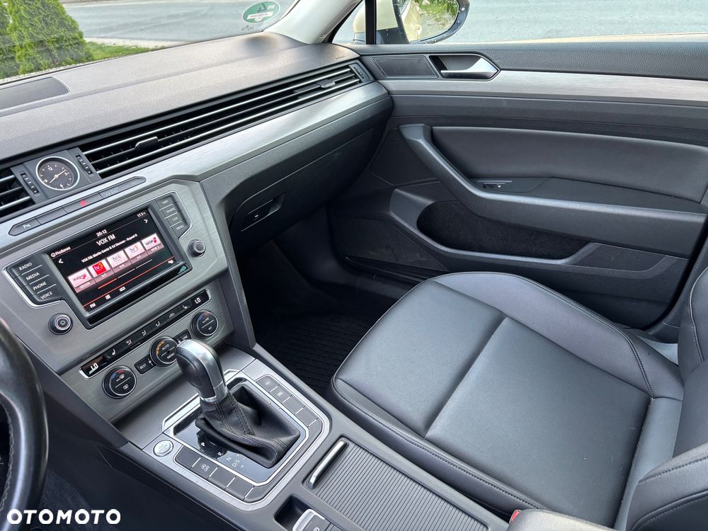 Volkswagen Passat 2.0 TDI (BlueMotion Technology) DSG Comfortline - 33