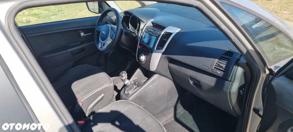 Kia Venga 1.6 CRDi 128 Business Line - 9