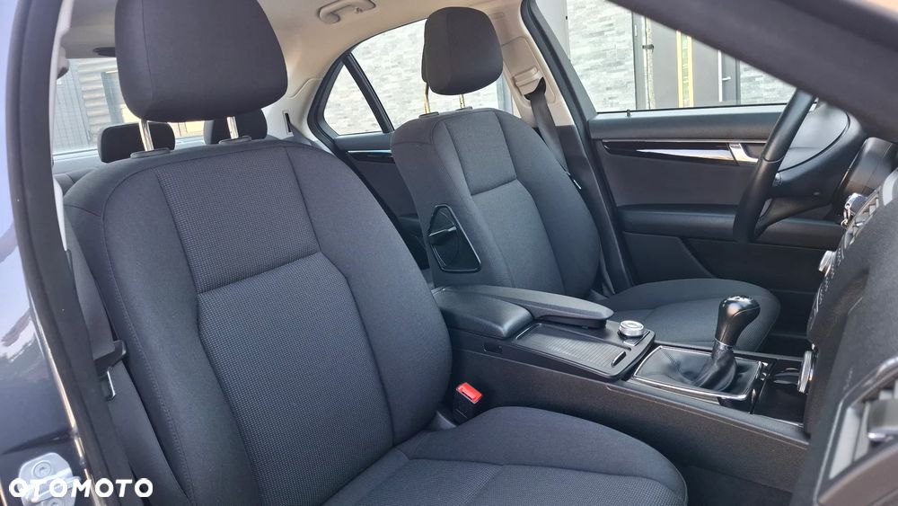 Mercedes-Benz Klasa C 180 BlueEFFICIENCY - 25