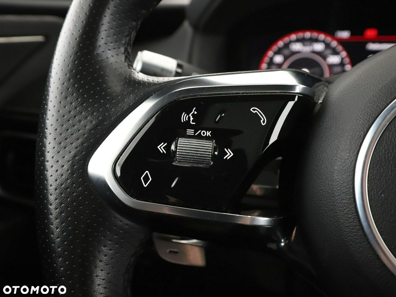 Jaguar XE 2.0 D180 AWD R-Dynamic SE - 31