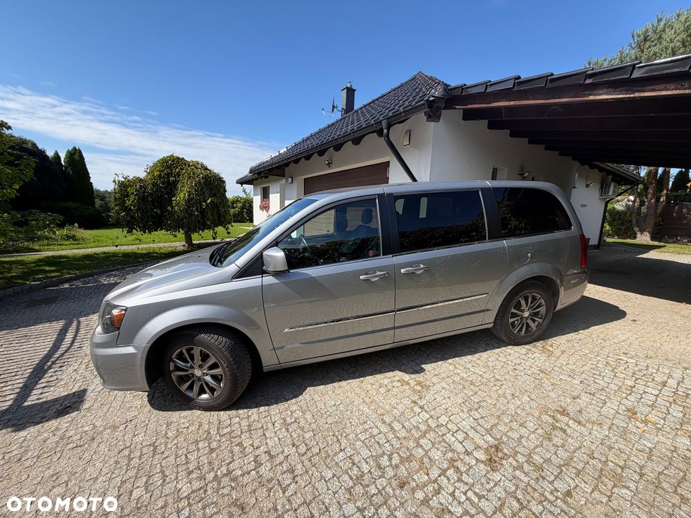 Chrysler Town & Country - 6