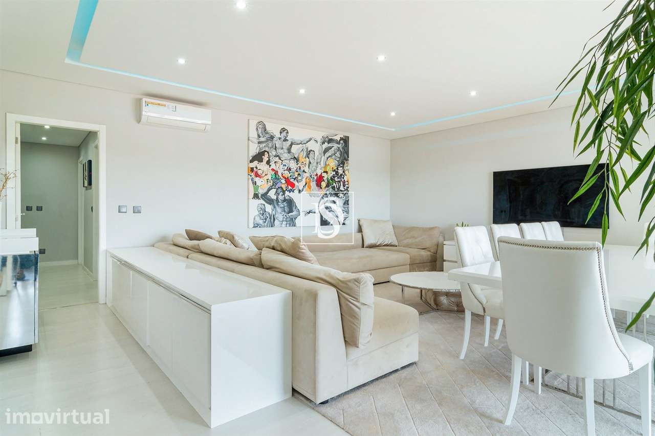 Penthouse T3 Exclusiva com Terraço Panorâmico e Garagem para 6 Viatura - Grande imagem: 2/26