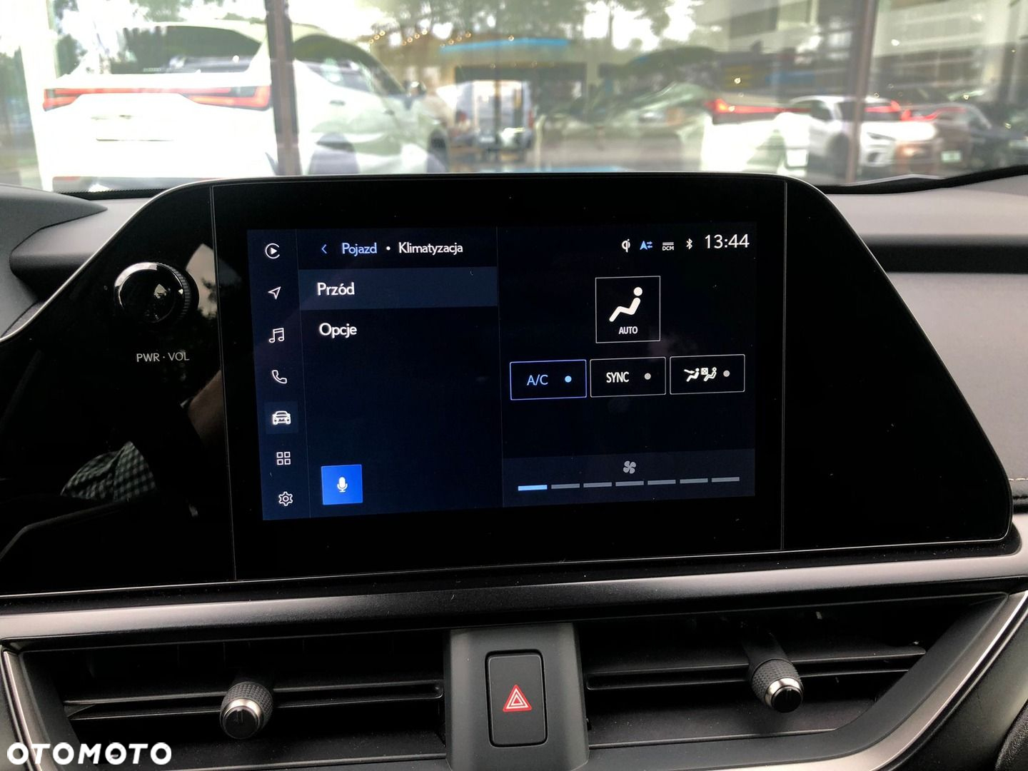 Lexus UX - 21