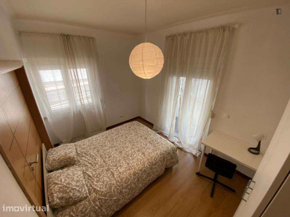 Quarto - localizado em Almada Lisbon - Grande imagem: 2/8