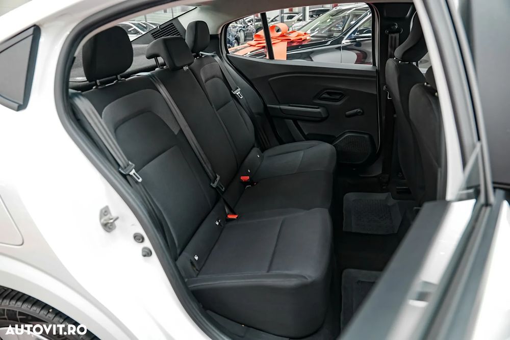 Dacia Logan TCe 90 Essential - 8