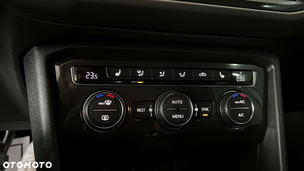 Volkswagen Tiguan - 32