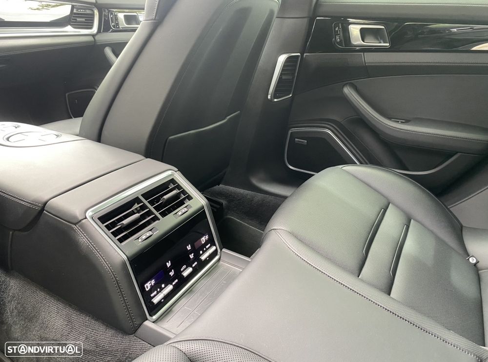 Porsche Panamera - 12