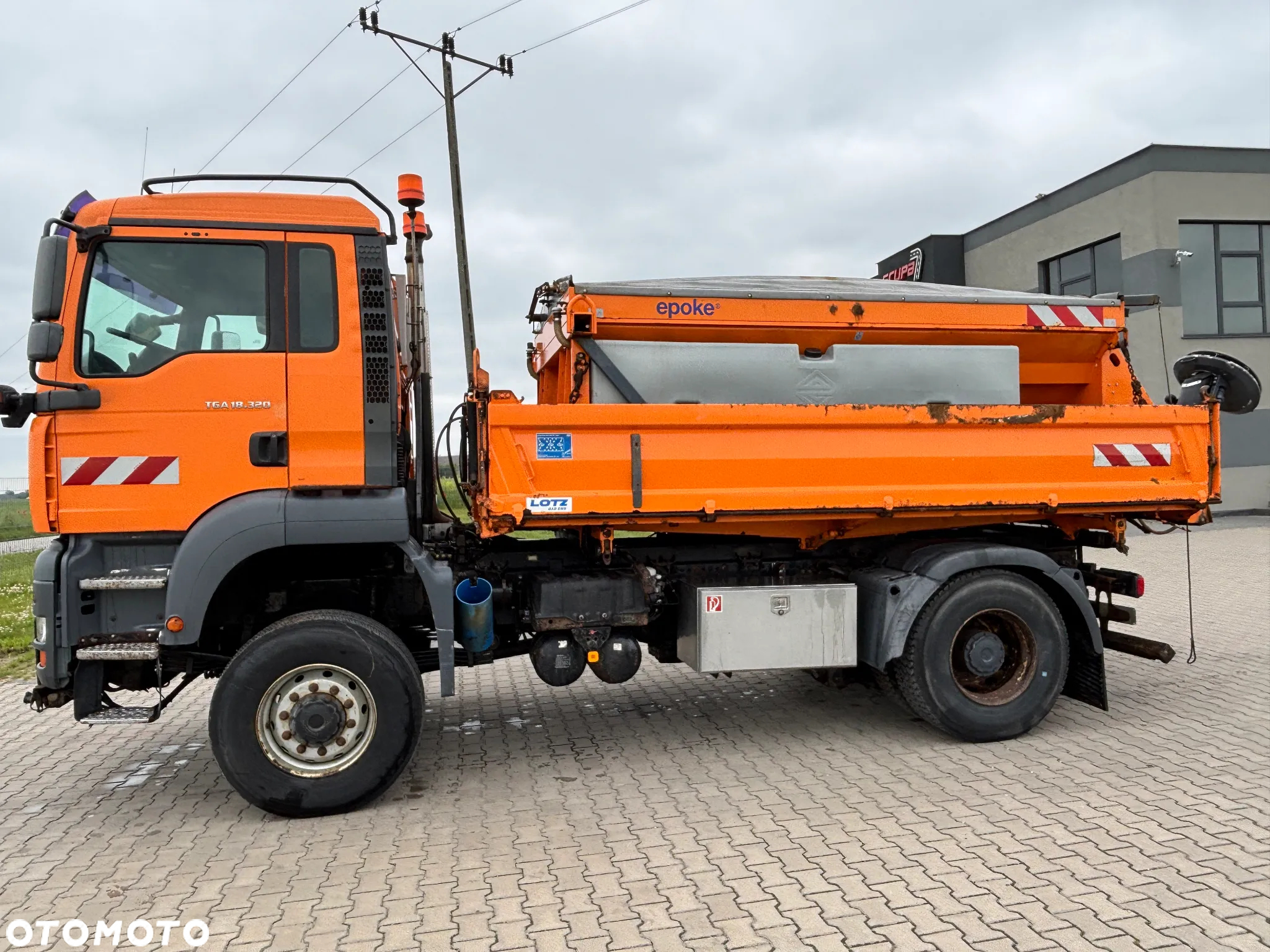 MAN 18.320 4x4 stały napęd na wał , kiper Meiller , posypywarka EPOKE, czołownica do pługa , sterowanie, manual , - 4