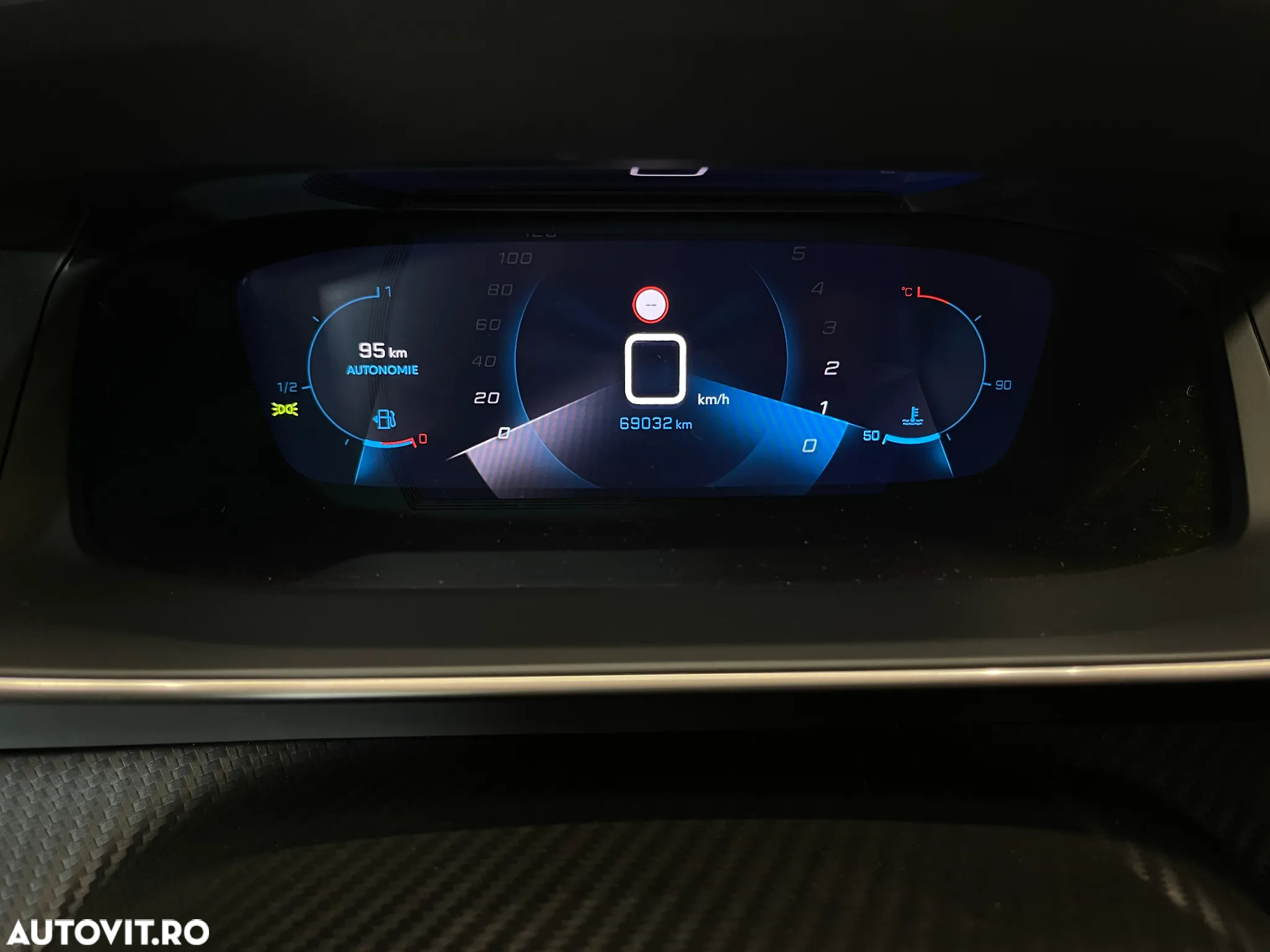 Peugeot 2008 1.2 PureTech BVM6 STT GT - 32