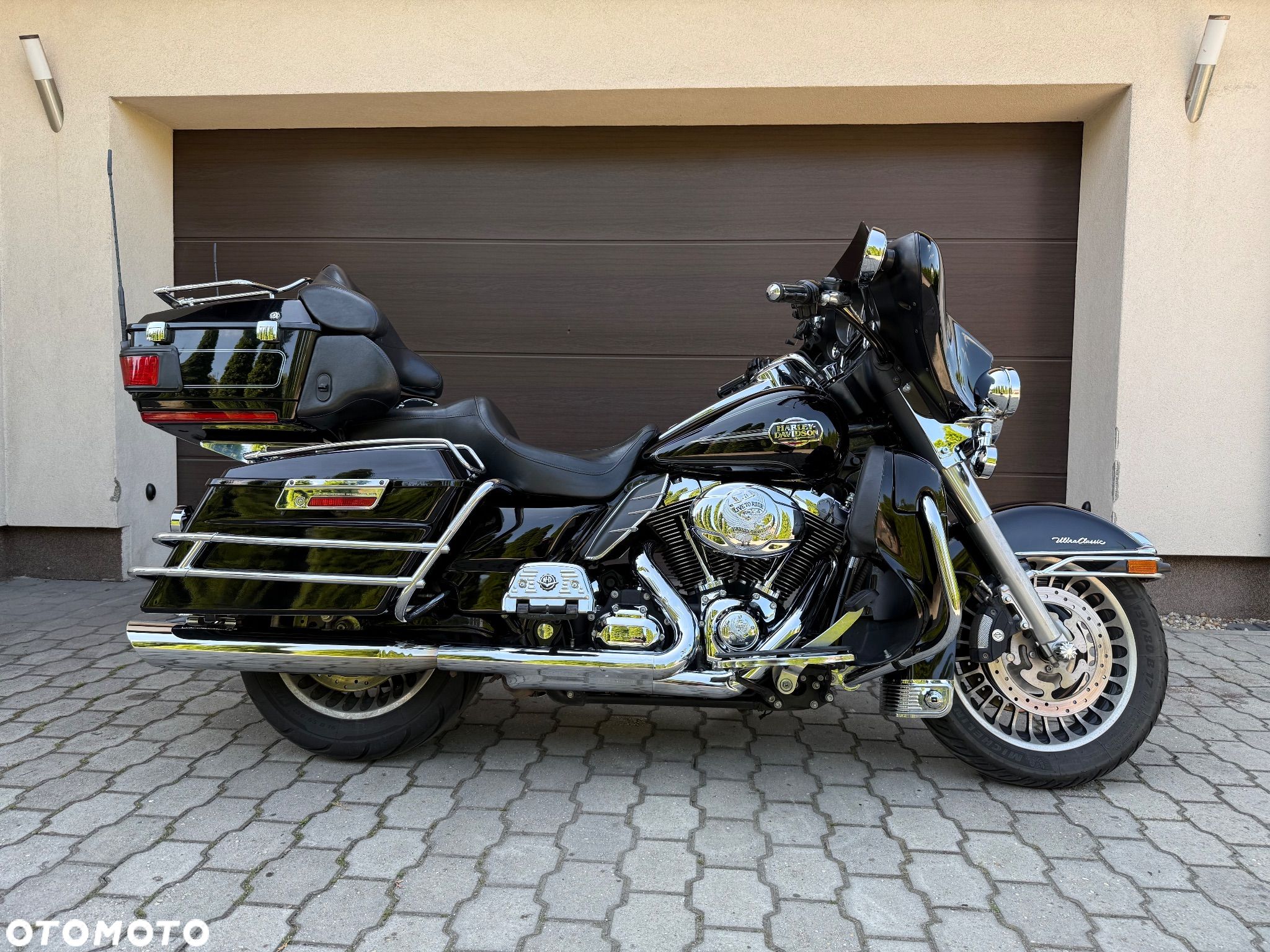 Harley-Davidson FLHTCU Ultra - 1