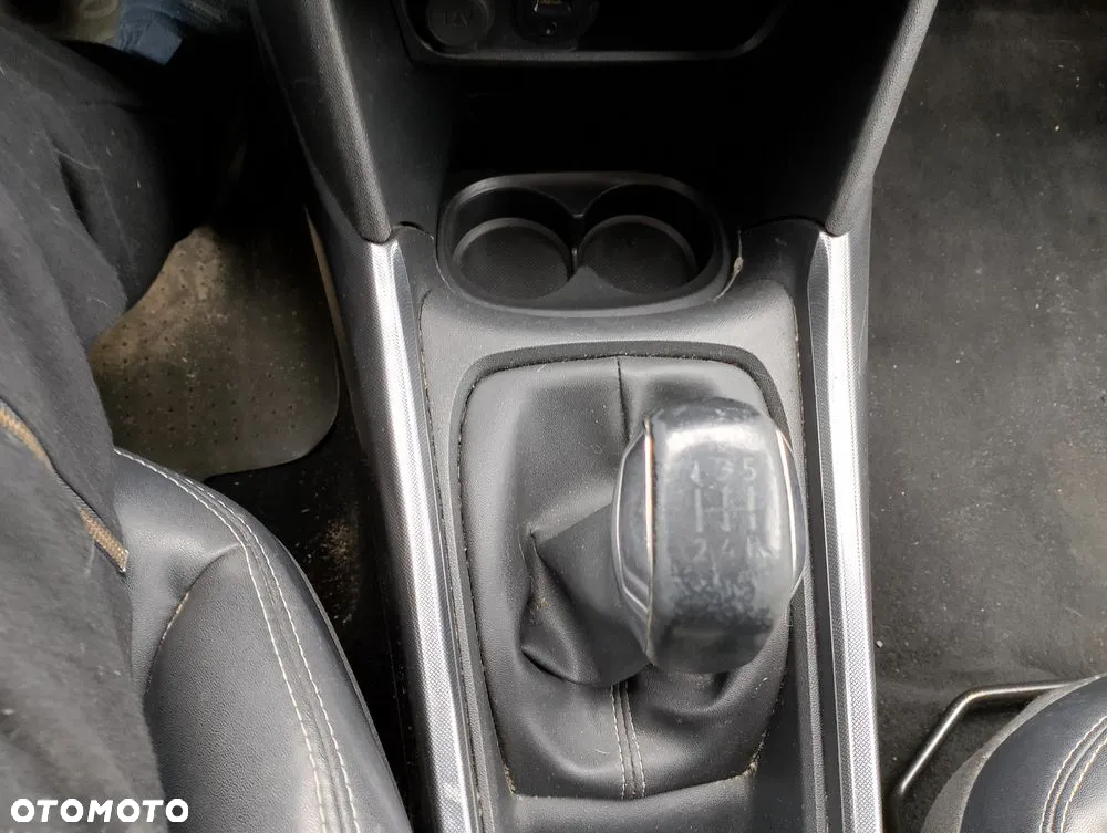 Peugeot 2008 1.6 e-HDi Allure S&S - 16